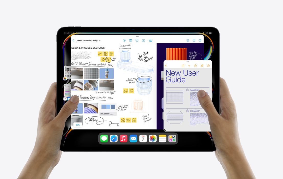 Rokās tiek turēts iPad Pro, kurā atvērts Stage Manager, lai varētu vienlaikus izmantot Calendar, Freeform, Mail, Pages un Photos aplikāciju.