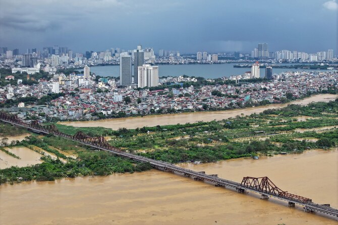 Hanoi river level hits 20-year high as typhoon toll passes 150