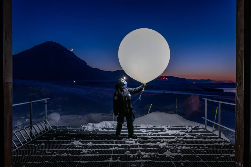 Bettina Haupt, station leader, launches a weather balloon.