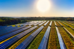 Solaranlage bei schönem Wetter