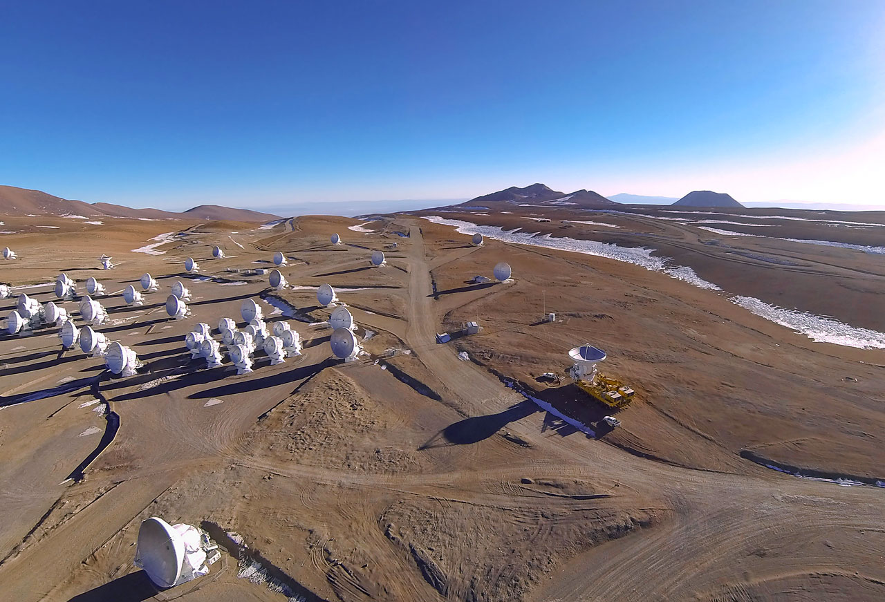 The final ALMA antenna arrives at Chajnantor