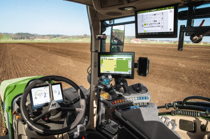 Aus Sicht des Fahrers ist die Ausstattungsvariante mit Fendt Guide zu sehen