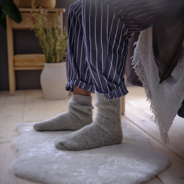 A white TOFTLUND rug in the living room