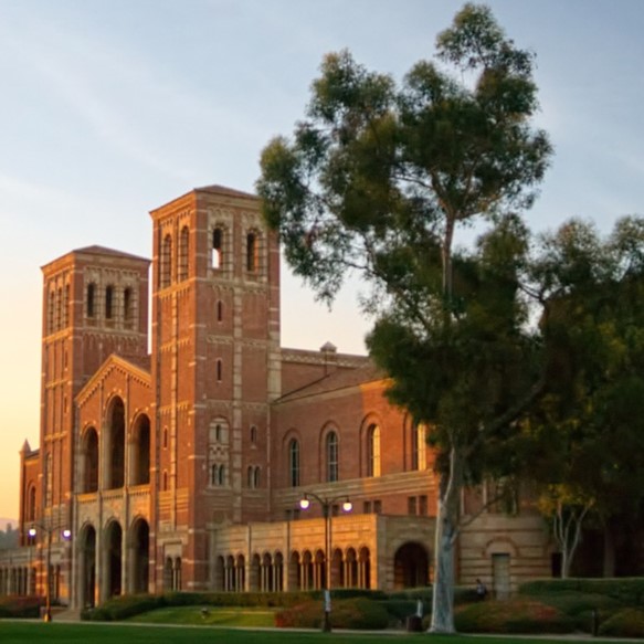 UCLA bei Sonnenuntergang