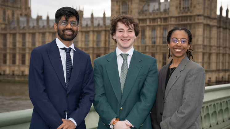 Master's_Students_Westminster_Abbey_747x420