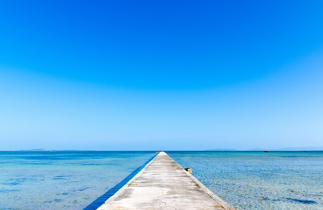 目の前の海で感じる島時間！沖縄の海が見える絶景カフェ10選