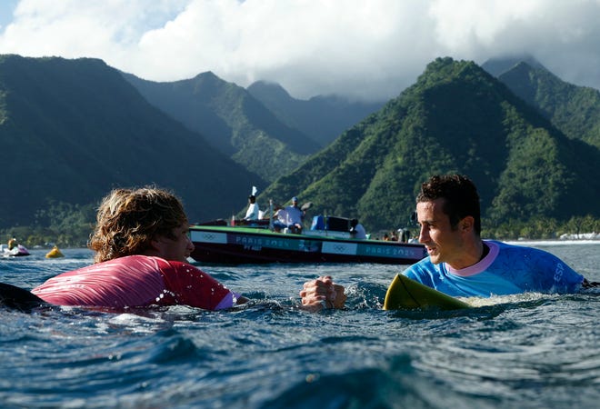 Alan Cleland Quinonez of Mexico shakes hands with Andy Criere of Spain after the 6th heat of the men's surfing round 2, on day two of the Olympic Games Paris 2024 on July 28, 2024, in Teahupo'o, French Polynesia.