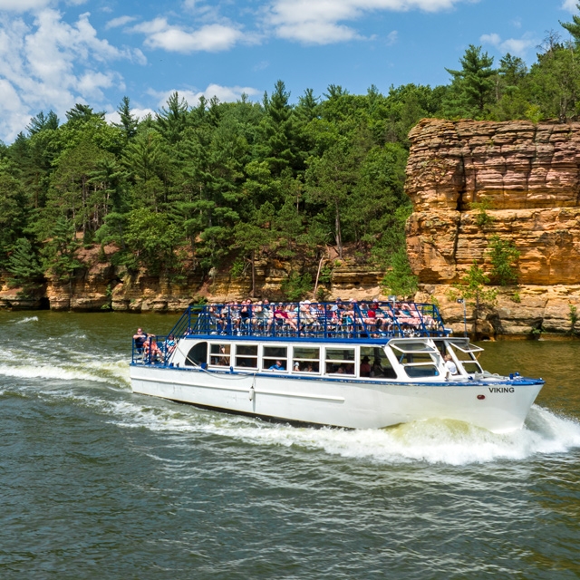 Boat tour on Upper Dells River.